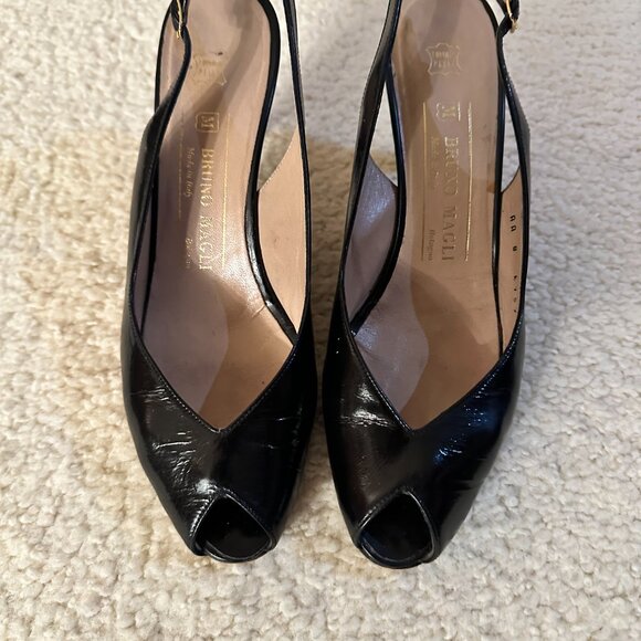 25 pair of high end designer womens shoes. All like new. Some never worn - Picture 11 of 16